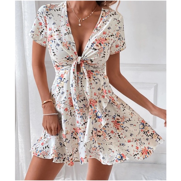 BellanBlue Dresses & Skirts - Boho Floral Print Front Tie Short Sleeve Mini Dress